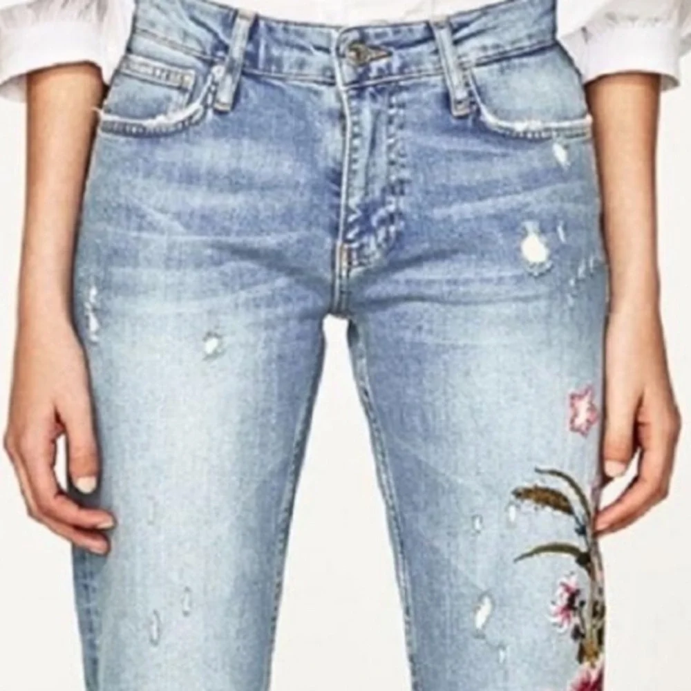 Zara Lightwash Distressed Floral Embroidered Jeans - Picture 4 of 9